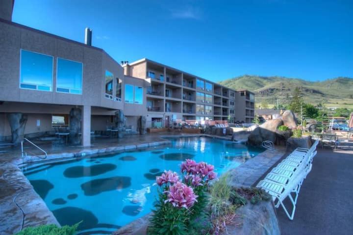 Grandview Lake Chelan- Waterfront View, Pool, Hot Tub, Golf, 1 Min To Downtown Bagian luar foto