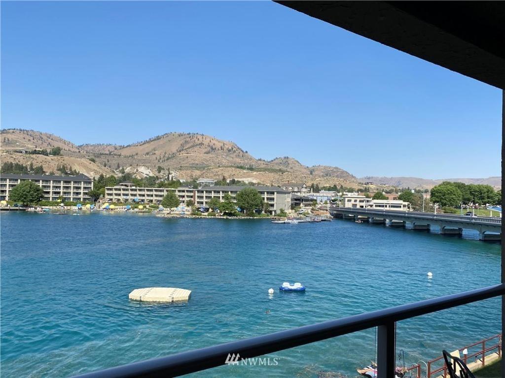 Grandview Lake Chelan- Waterfront View, Pool, Hot Tub, Golf, 1 Min To Downtown Bagian luar foto