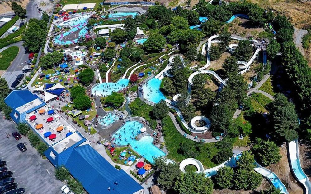 Grandview Lake Chelan- Waterfront View, Pool, Hot Tub, Golf, 1 Min To Downtown Bagian luar foto