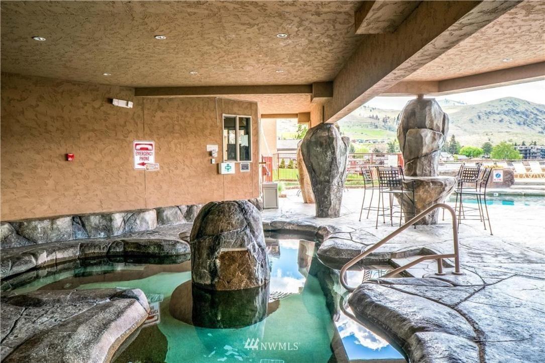 Grandview Lake Chelan- Waterfront View, Pool, Hot Tub, Golf, 1 Min To Downtown Bagian luar foto